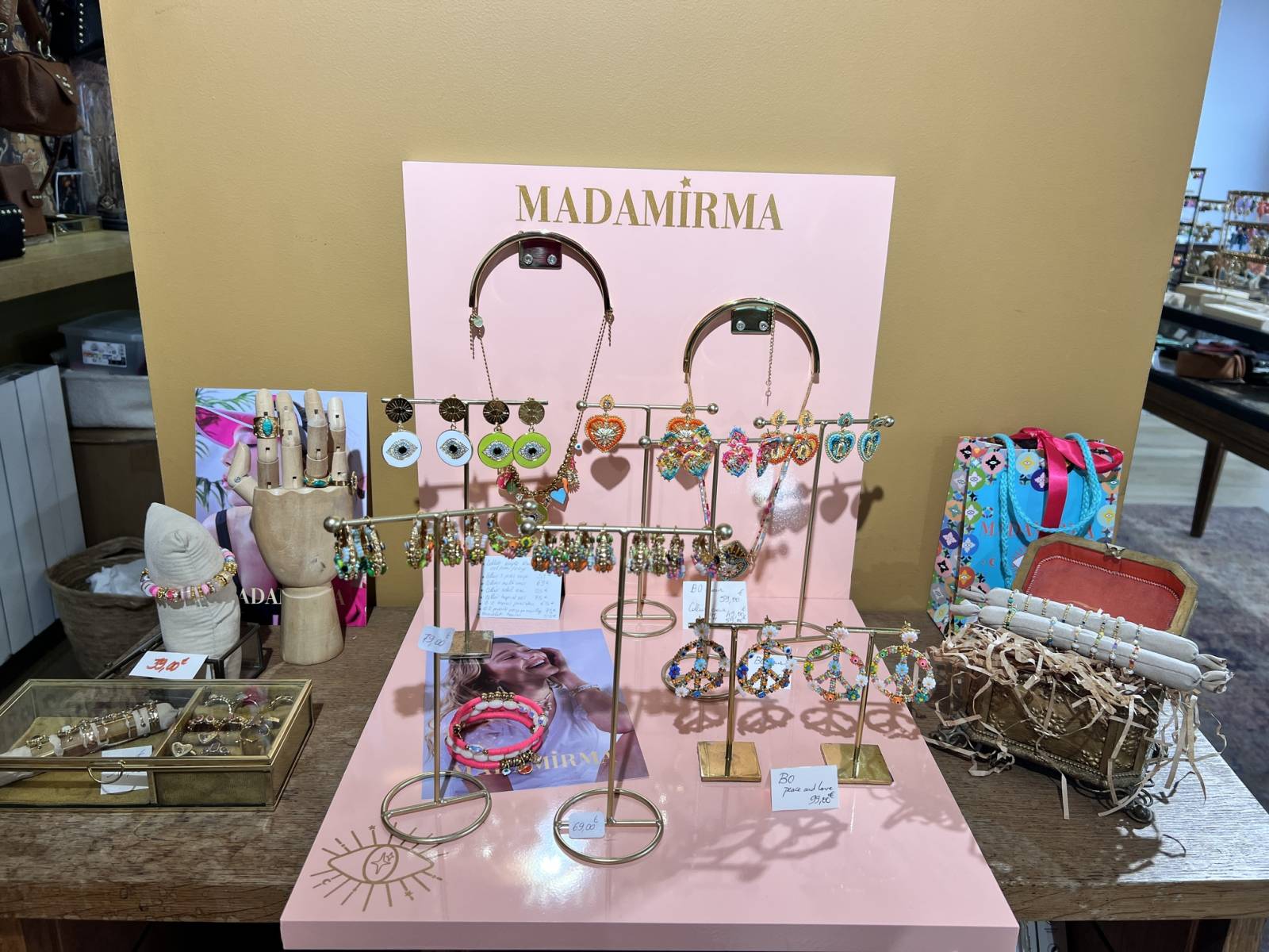 Collection de sacs et accessoires pour femmes : Maroquinerie, petite maroquinerie, bijoux, bougies, parfums... chez Valérie B. à Dieppe