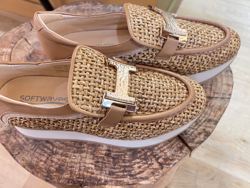 les mocassins derbys SOFTWAVES printemps ete26 en cuir tressé noisette Valérie B Dieppe 