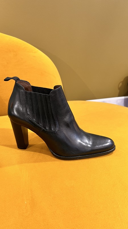 Low boots MURATTI en cuir veau polido noir chez Valérie B. à Dieppe