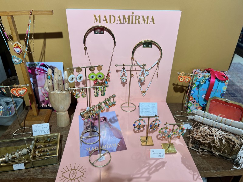 les bijoux Hypnochic et Madamirma à retrouver chez Valérie B . chaussures à Dieppe pour le printemps été 2025
