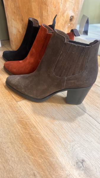 Low boots Muratti en nubuck de veau présentées à Dieppe chez Valérie B