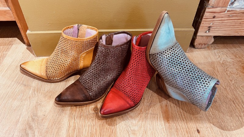 Les boots Santiags LITTLE LA SUITE printemps été 26 chez Valérie B chaussures femme Dieppe 